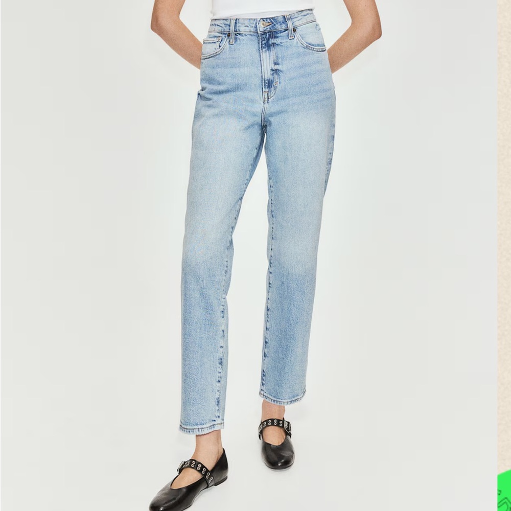 H & M Ultra High rise mom jeans NWT IN light denim blue